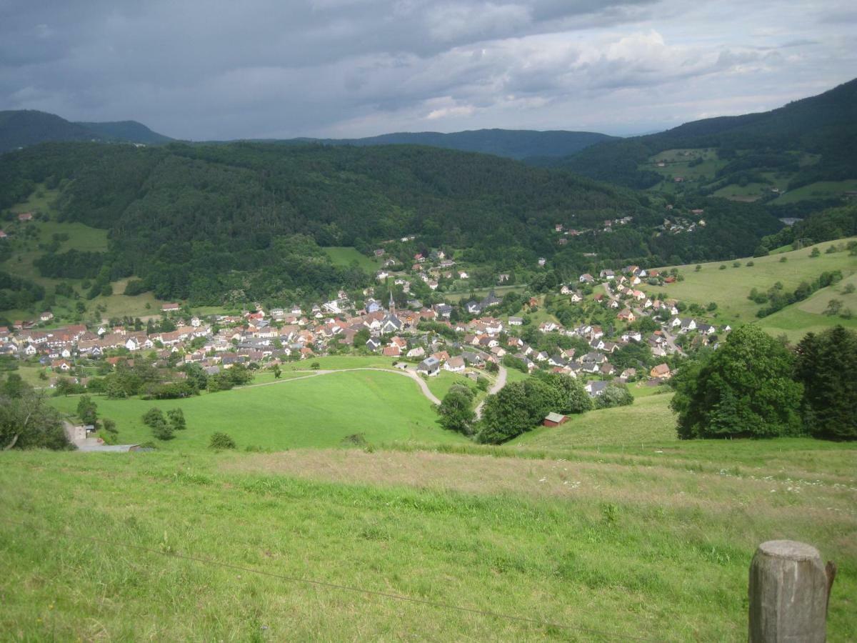 לפוטרואה Gite En Pleine Verdure Au Coeur Du Village מראה חיצוני תמונה