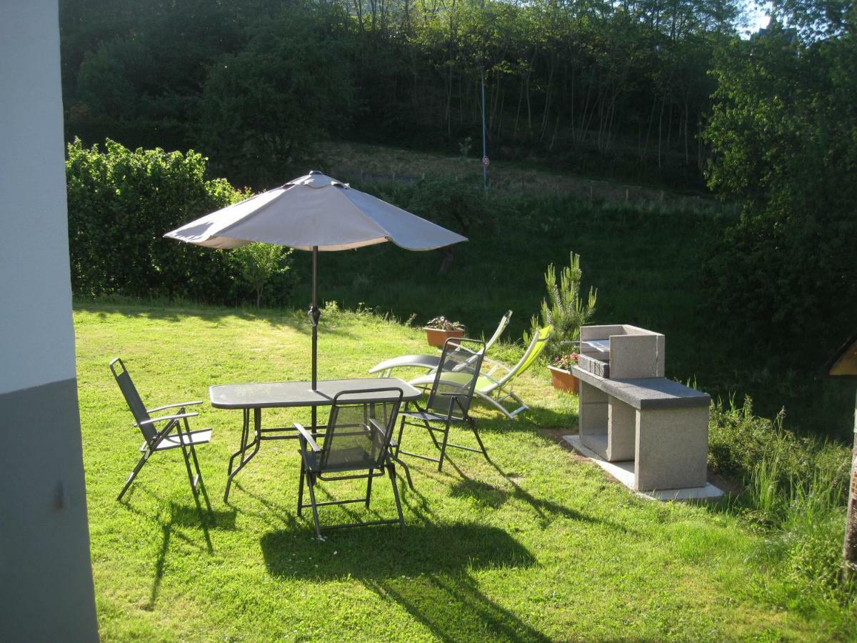 לפוטרואה Gite En Pleine Verdure Au Coeur Du Village מראה חיצוני תמונה